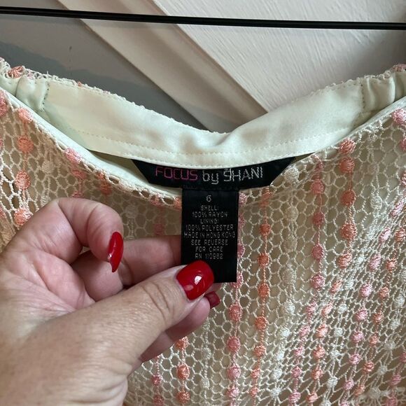 Focus by Shani Peach Pink & Cream Crochet Drops Skirt sz 6 EUC - Picture 4 of 5